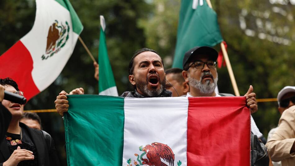 Trabajadores del poder judicial de la federación protestan. Foto: EFE.