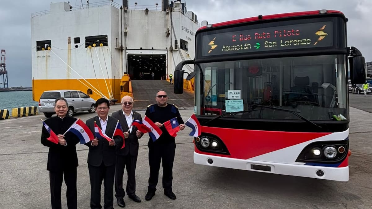 Taiwán se suma a la competencia con China y dona colectivos eléctricos a un país de Sudamérica para modernizar su transporte