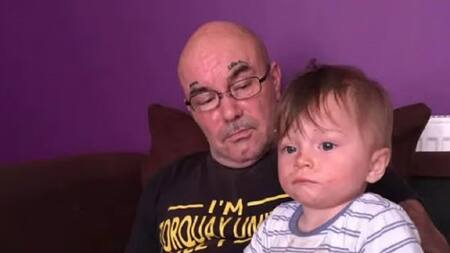 Kenneth Battersby y su hijo Bronson. Foto: X @stoney632.