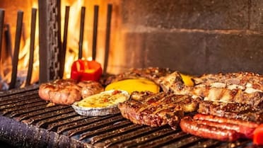 No es detergente: el truco infalible y casero para limpiar la grasa de la parrilla en solamente 1 minuto