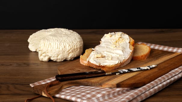 Alerta por una peligrosa bacteria en un queso cremoso de una reconocida marca: cuál es el lote afectado