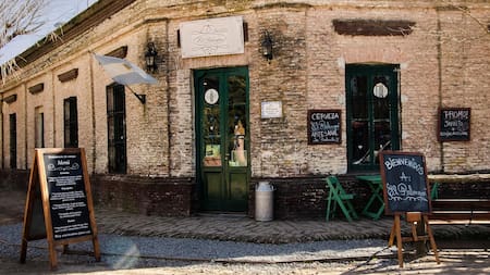 Ideal para jubilados viajeros: cómo es el pueblito a 90 km de CABA que enamora con su historia y cultura campestre