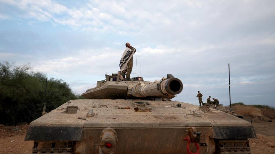 Tanque israelí en la frontera con El Líbano. Foto: EFE.