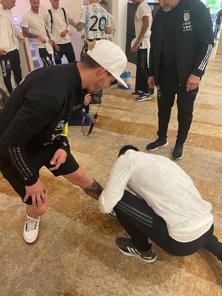 Cristian Solera y Lionel Messi, Foto Martín Insaurralde, Canal 26