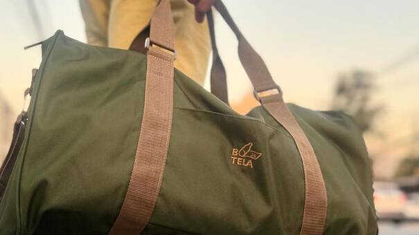 Bioferia Argentina: las mochilas y bolsos sustentables fabricados con plástico reciclado que se llevaron la atención
