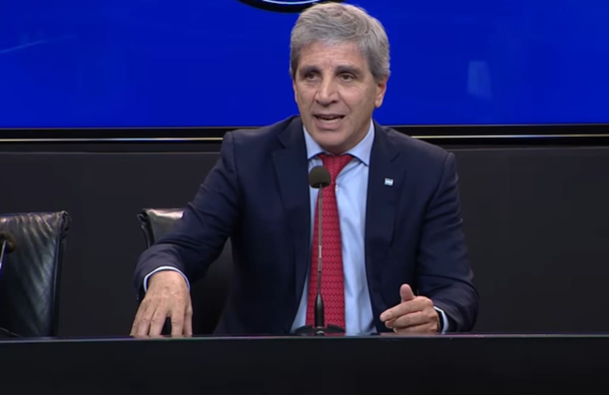 Conferencia de prensa de Luis Caputo.