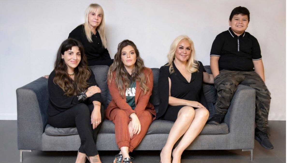 Claudia Villafañe, Veronica Ojeda, Dalma Maradona, Giannina Maradona y Diego Fernando Maradona