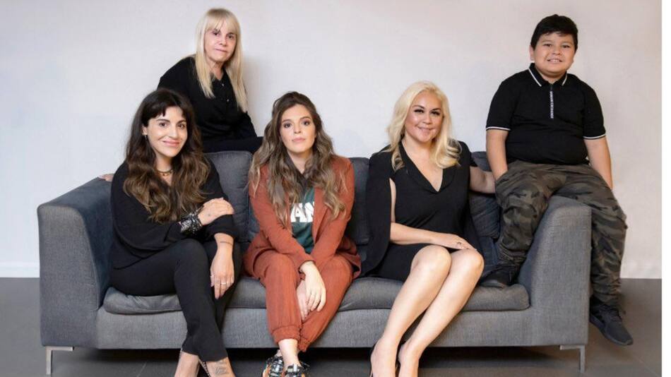 Claudia Villafañe, Veronica Ojeda, Dalma Maradona, Giannina Maradona y Diego Fernando Maradona