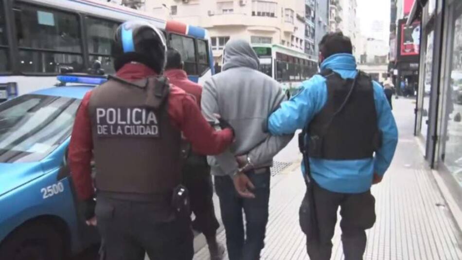 Motochorro detenido en el centro porteño, captura foto de la Policía de la Ciudad