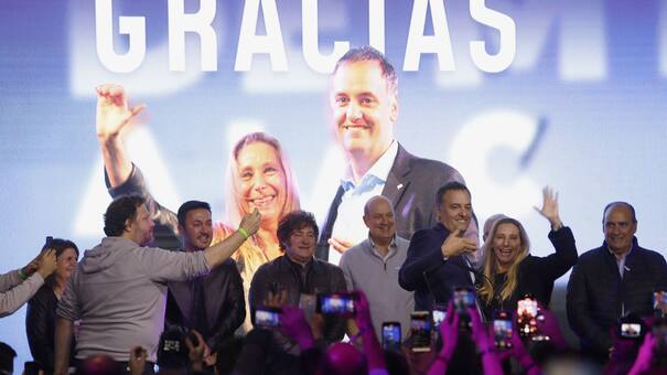 Manuel Adorni festejó el triunfo en las legislativas junto a Javier Milei y su Gabinete: "Hoy ganó la libertad, una vez más"
