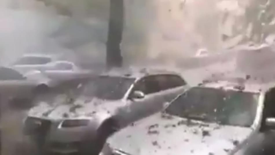 Intenso granizo del tamaño de una pelota de golf deja grandes daños a su paso