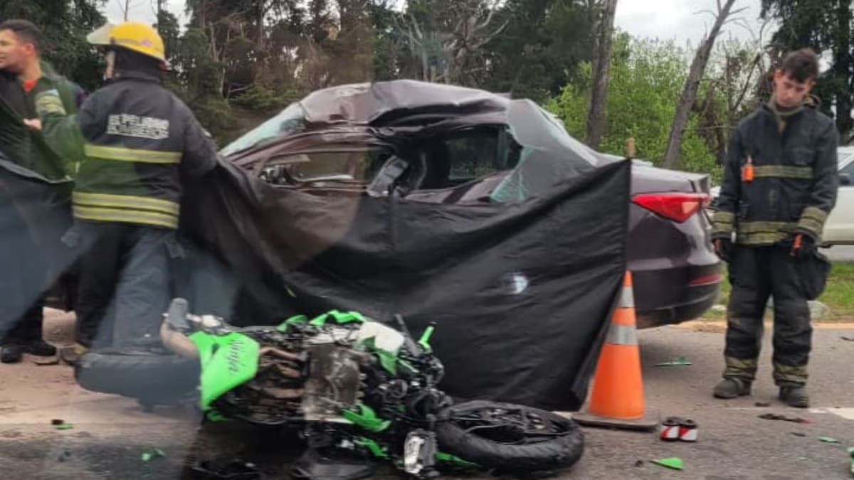 Choque entre un auto y una moto, uno de ellos era un policía retirado.