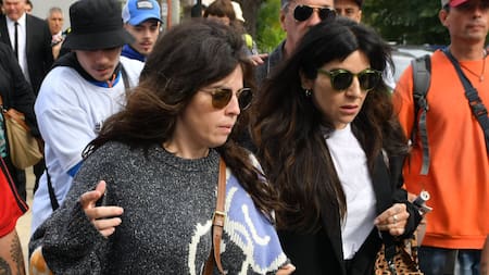 Dalma y Gianinna Maradona al llegar a los tribunales de San Isidro donde se lleva a cabo el juicio por la muerte de Diego Maradona. FOTO: NA/ Juan Vargas.