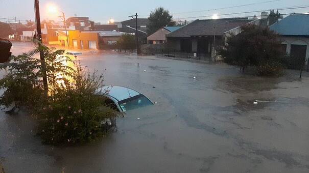 Temporal en Bahía Blanca: el operativo de emergencia de la Provincia para ayudar a damnificados