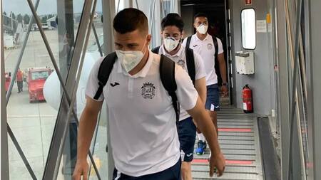 Jugadores de Fuenlabrada arribaron este lunes a La Coruña