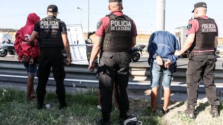 Persecución y detención en Puente La Noria. Foto: Télam