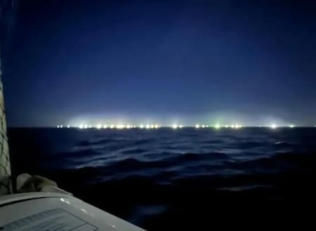 Buques chinos en la Zona Económica Exclusiva de Argentina. Foto: Pescare.