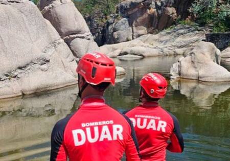 Personal de DUAR en el río Nono, donde murieron dos hermanos entrerrianos. Foto: Instagram @direccionbomberos.