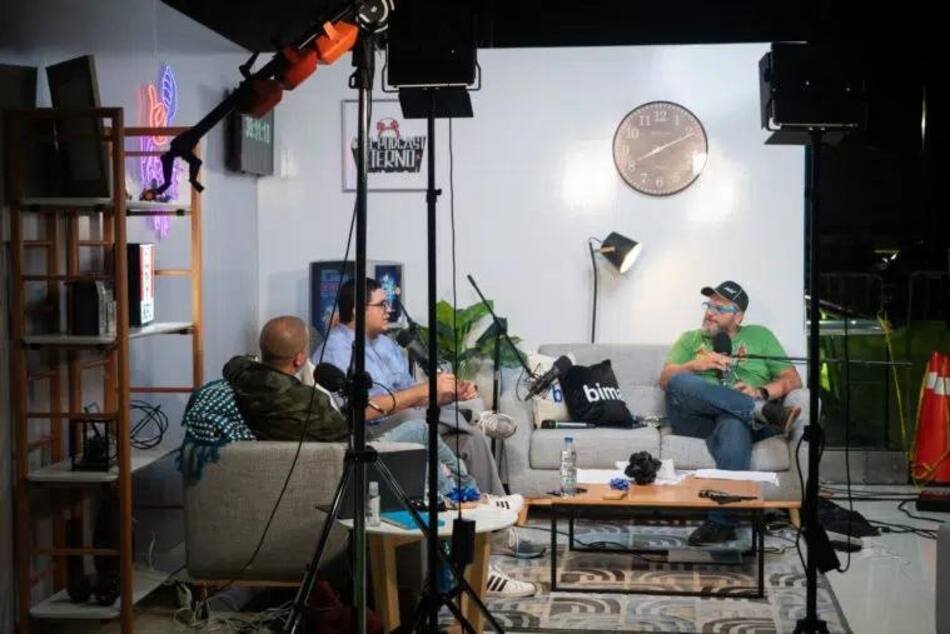 Podcast más largo. Foto: EFE.