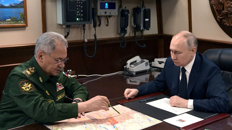Shoigú y Putin. Foto: Reuters.