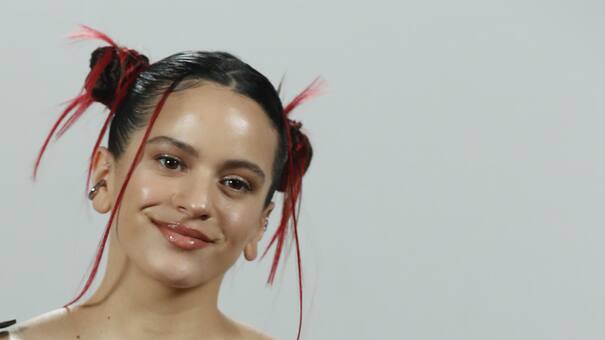 España: las fotos y videos de Rosalía ayudando a los damnificados por la DANA en Valencia