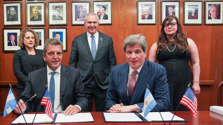 Sergio Massa en la firma de convenios en EE.UU. en el marco del acuerdo con el Club de París. Foto: NA.