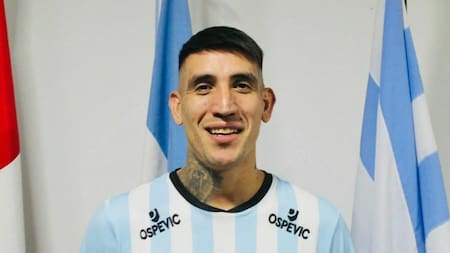 Cumbia, gambetas y goles: la presentación de Ricardo Centurión en su vuelta al fútbol argentino