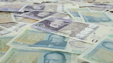 Ganar en libras esterlinas es posible: cómo trabajar remoto para el Reino Unido desde Argentina