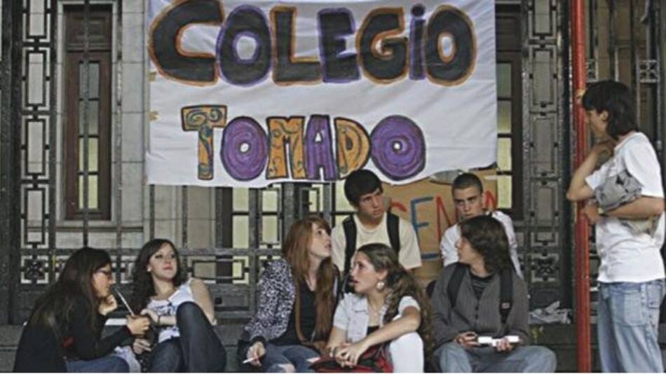 Toma del colegio Mariano Acosta. Foto: NA.