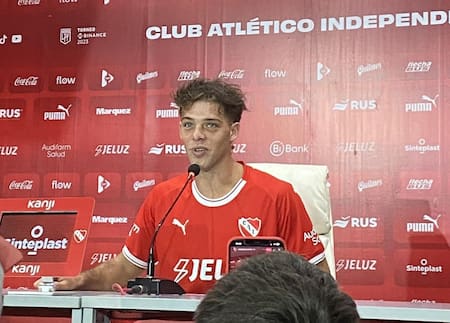 Conferencia de prensa de Santiago Maratea en Independiente. Foto: @DiabolicosAr.