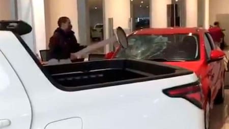 Día de furia en una concesionaria de Caballito.