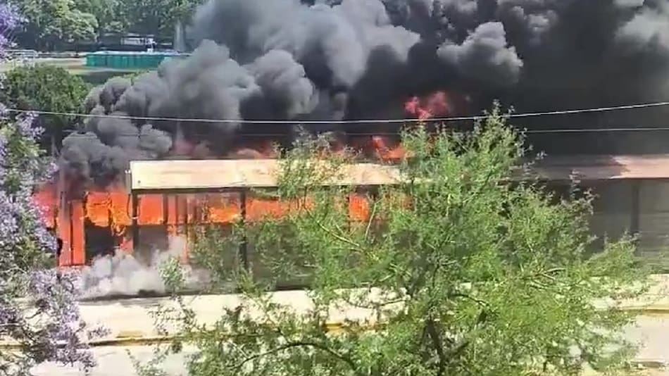 Se incendió un colectivo en Ciudad Universitaria.