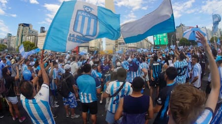 Festejos de Racing campeón de la Sudamericana. Foto: NA
