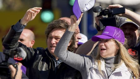 Javier Milei y Karina Milei en Lomas de Zamora.