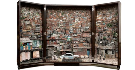 Villa, 2012. Plastilina sobre madera - Colectivo Mondongo. Foto: www.barro.cc