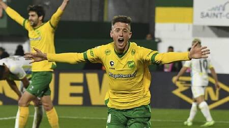 Nicolás Tripicchio festeja el tercer gol de Defensa y Justicia ante Aldosivi. Foto NA