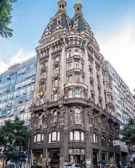 Las esquinas más icónicas de CABA: Av. Belgrano y Perú. Foto Instagram @turistaenbuenosaires