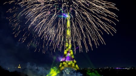 Día de la Bastilla en Francia: al menos 96 detenidos y 255 coches quemados en la noche de la fiesta nacional