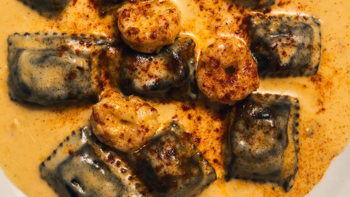 Cuánto cuesta un plato de ravioles de salmón en La Piccola, el nuevo restaurante low cost de La Parolaccia