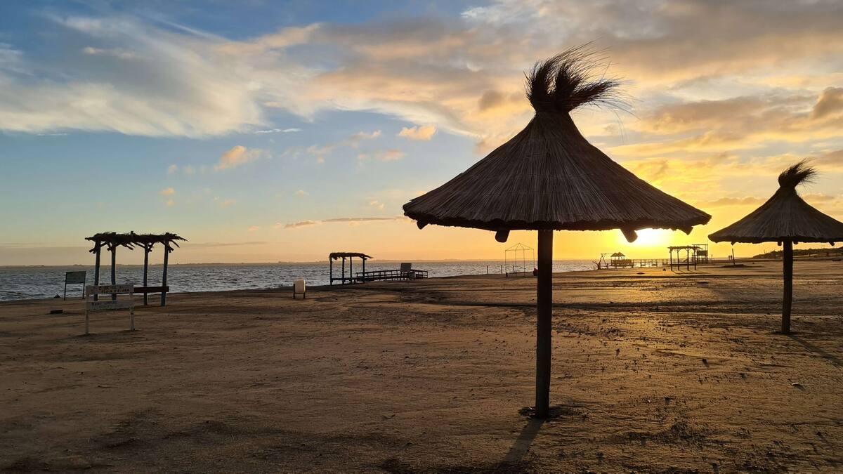 La laguna Epecuén es un espejo de agua salada de más de 180 kilómetros cuadrados,