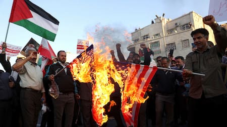 Protestas por el ataque al hospital en Gaza. Foto: Reuters