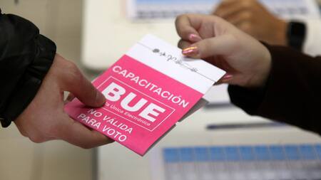 Capacitación de Boleta Única Electrónica. Foto: NA.