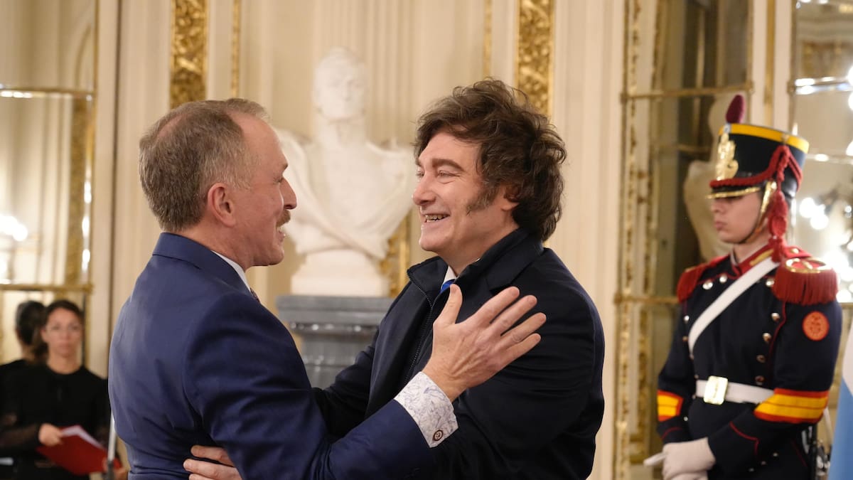 Javier Milei y Peter Lamelas.