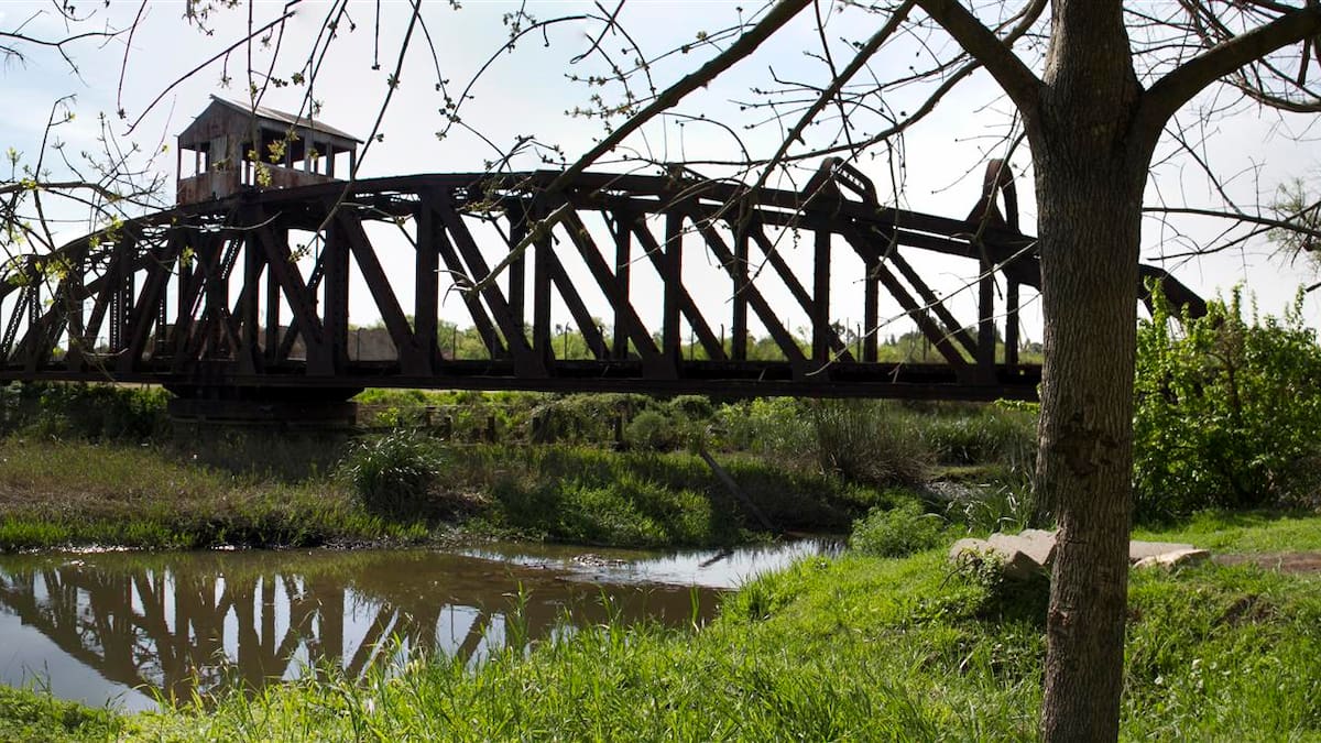 Conocé la historia del Puente Giratorio de Ensenada