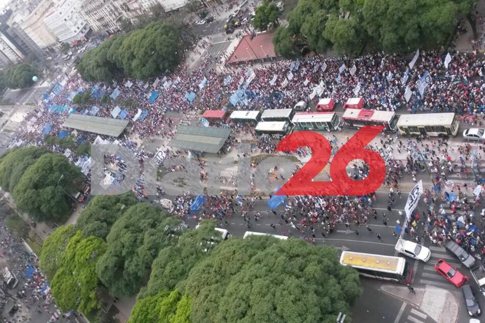 Corte total en la Avenida 9 de Julio - contra reformas de Gobierno