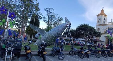 La repudiable figura que instalaron en Colombia. Foto: @FilPsic