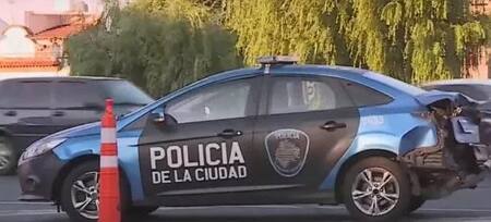 Accidente en la General Paz luego de que una mujer se tirara del auto en movimiento. Foto: Captura de video.