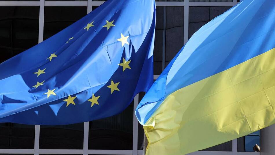 Unión Europa, bandera ucraniana. Foto: EFE.