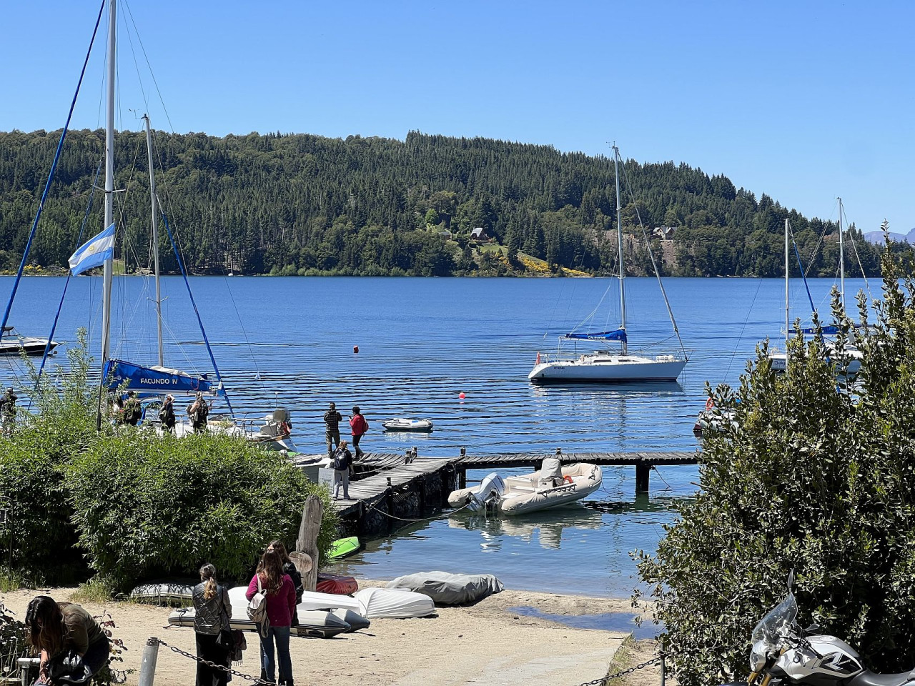 Navegar en velero por el lago Nahuel Huapi. Foto: Pato Daniele