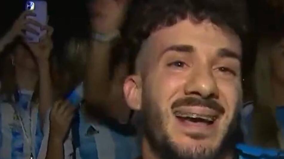 Uno de los autores de la canción que pidió disculpas. Foto: captura.